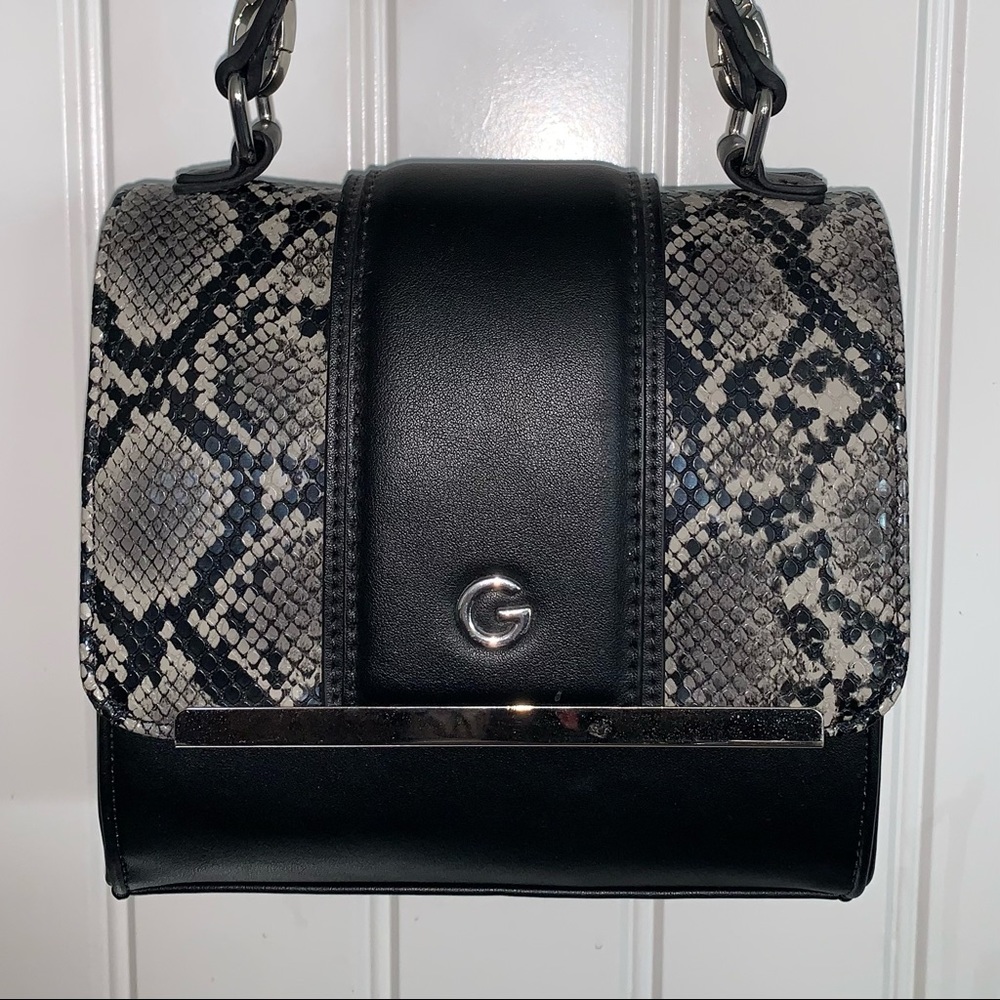 BLACK GUESS SNAKE PRINT CROSSBODY PURSE